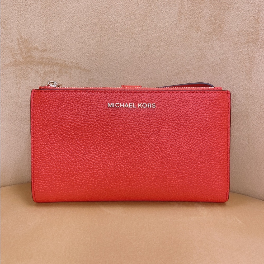 Micheal Kors wallet - Picture 9 of 16